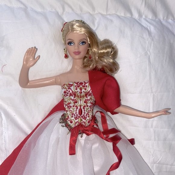 2010 Holiday Barbie - Picture 4 of 4